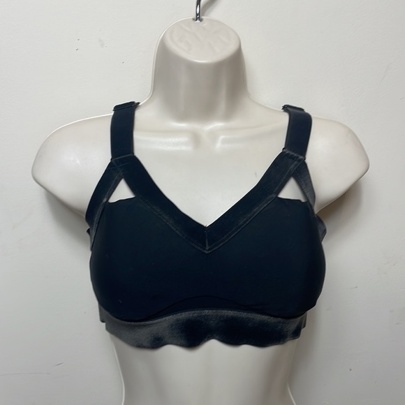 Oysho Black Velvet Sports Bra. - Picture 2 of 8